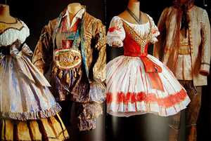 Театральные мантии - как создаются сценические образы 2 Примеры популярных аксессуаров