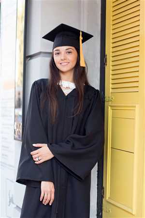 Университетские мантии и академическая традиция 5 Отличия мантии в разных учебных заведениях