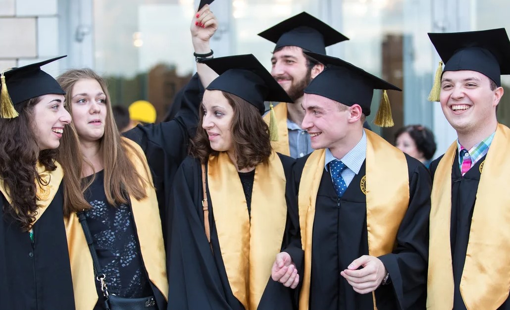 Как шьют мантии - материалы и технологии