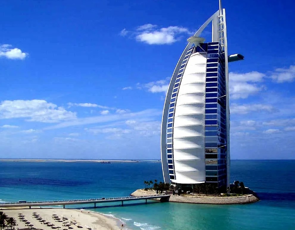 Почему Burj Al Arab называют самым роскошным отелем в мире