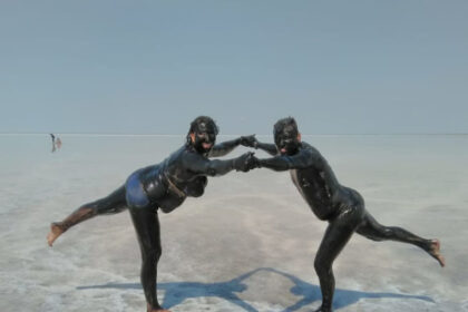 Озеро Буссе — необычное солёное озеро с лечебной грязью 6 Озеро Буссе — необычное солёное озеро с лечебной грязью