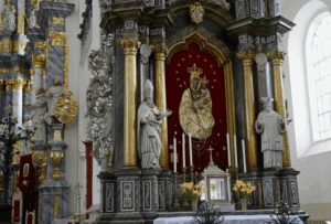 Фарный костёл в Гродно играет значительную роль в религиозной и культурной жизни региона