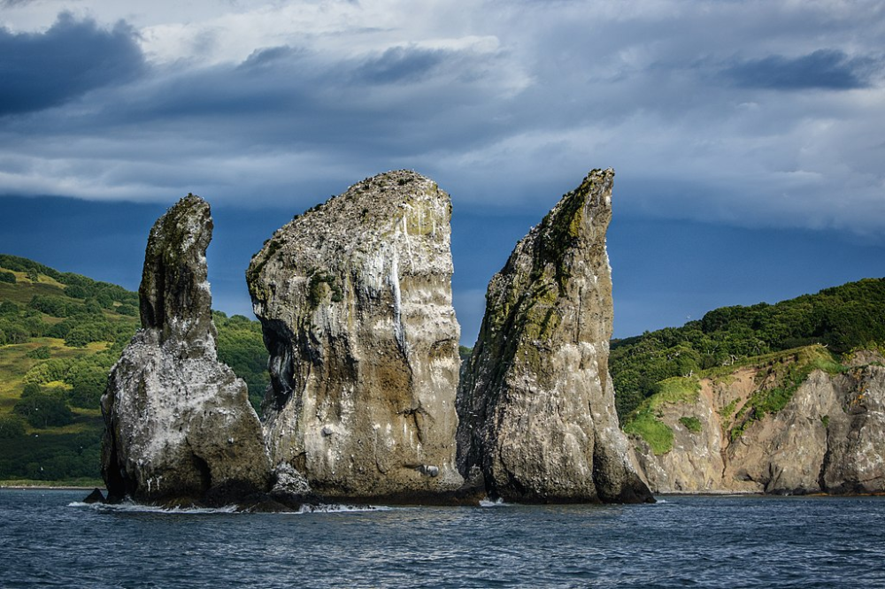 Скала Три Брата — природный памятник на побережье 2 Лучшие маршрутные точки для фотографий