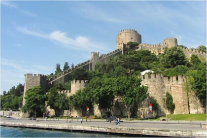 Крепость Анадолу Хисары - турецкая цитадель на азиатском берегу