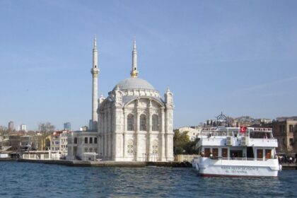 Ортакёй - мечеть и кафе у воды 16 Ортакёй - мечеть и кафе у воды