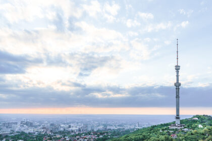 Башня Алма-Ата - обзорная площадка и телекоммуникации