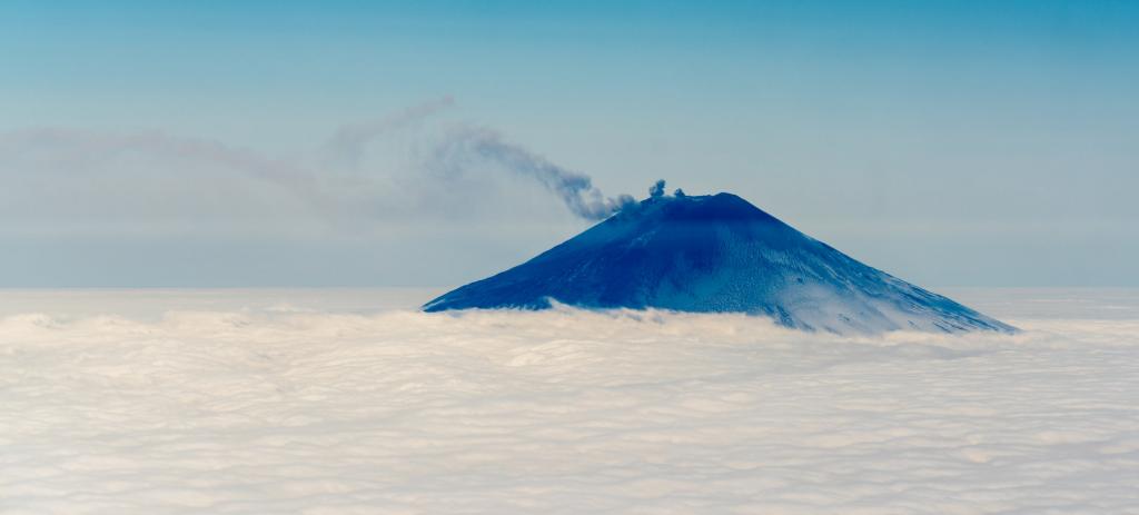 Вулкан Алаид (о. Атласова) &mdash; самый северный действующий вулкан РФ