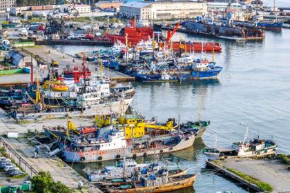 Корсаковский порт — одна из крупнейших гаваней региона 16 Корсаковский порт — одна из крупнейших гаваней региона