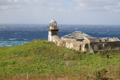 Старый японский маяк на мысе Крильон &mdash; крайняя южная точка Сахалина