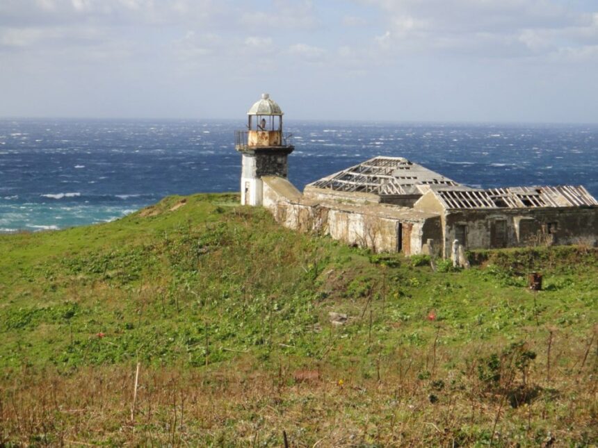 Старый японский маяк на мысе Крильон &mdash; крайняя южная точка Сахалина