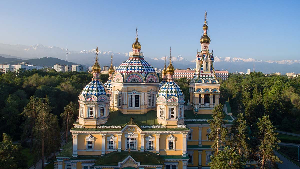Зачем стоит посетить собор Вознесения в Алматы 8 Участие в церковных праздниках