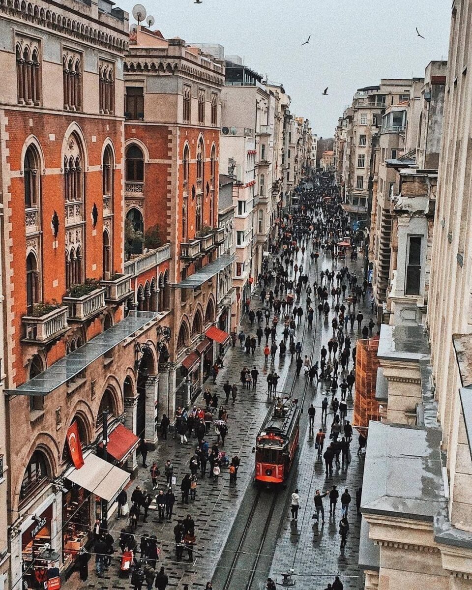 Улица Истикляль - сердце европейского Стамбула 2 Шопинг на Истикляль: где найти уникальные сувениры