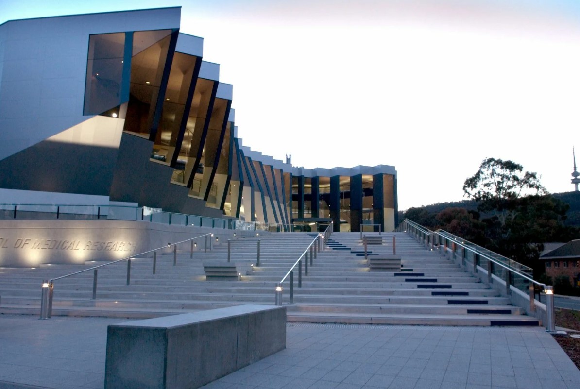 Австралийский национальный университет (ANU) 1 Австралийский национальный университет (ANU)