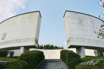 Холм Славы в Южно-Сахалинске &mdash; мемориал Великой Отечественной