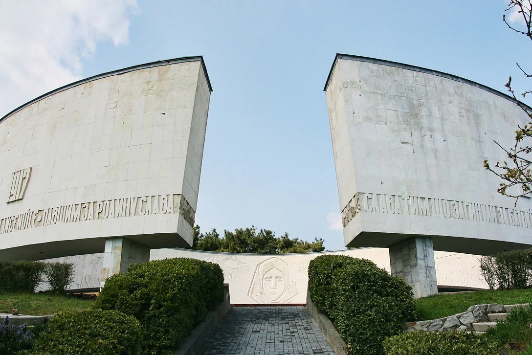Холм Славы в Южно-Сахалинске — мемориал Великой Отечественной 1 Холм Славы в Южно-Сахалинске — мемориал Великой Отечественной