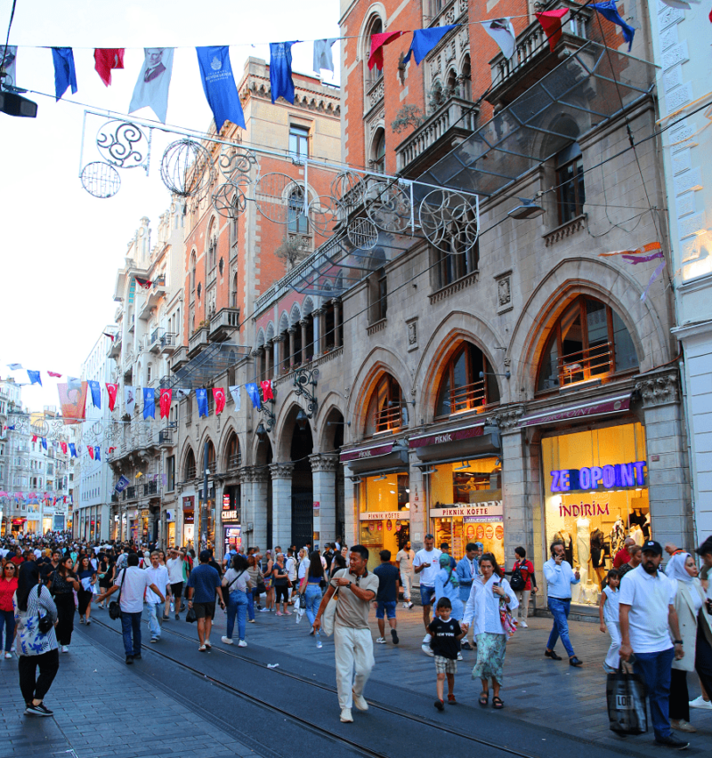 Улица Истикляль - сердце европейского Стамбула 3 Секретные места на улице Истикляль: где найти уединение