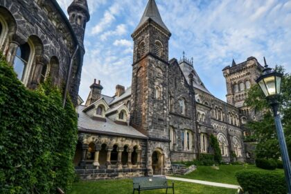 Торонтский университет 11 Торонтский университет