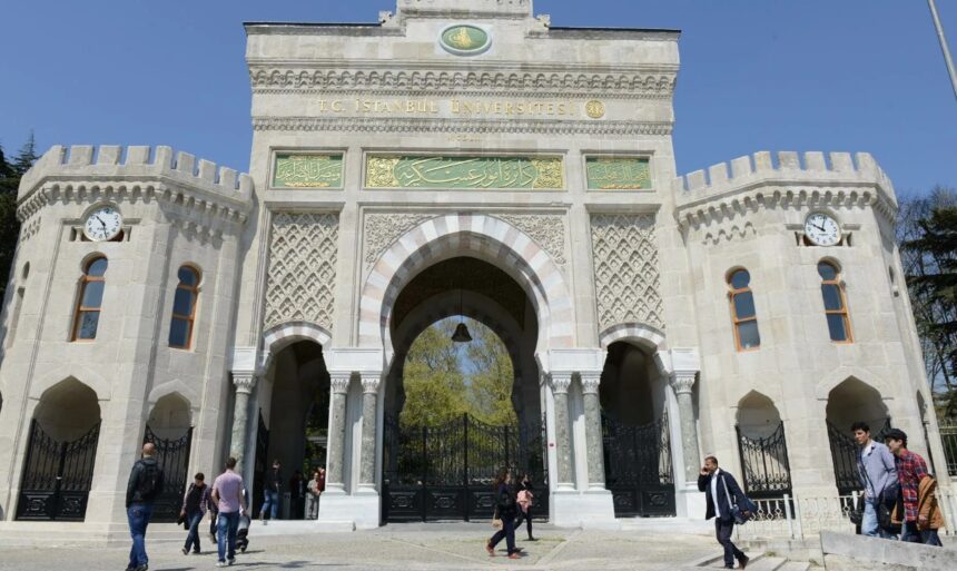 Университет Стамбула - знания в стенах медресе