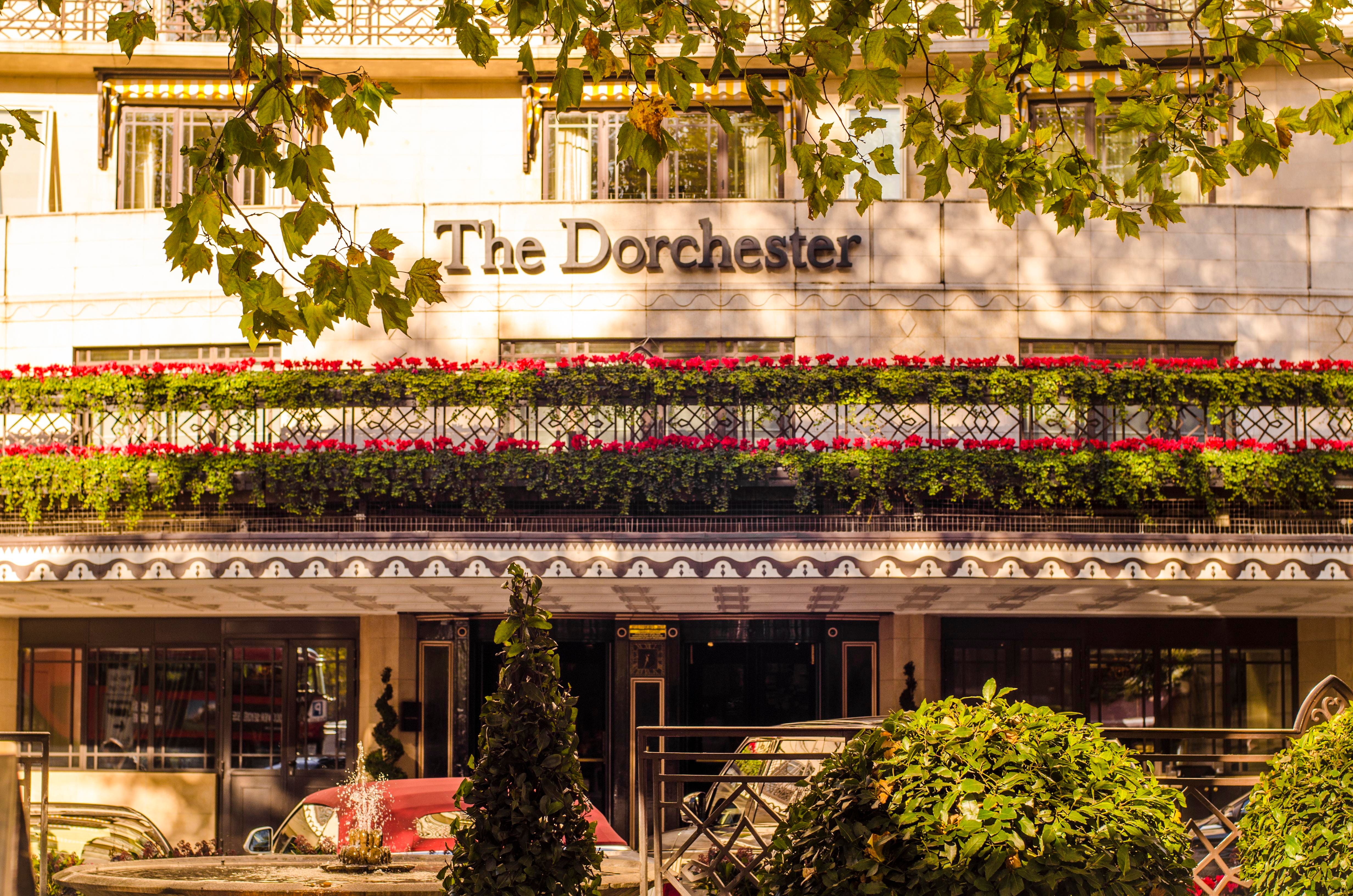 10 причин остановиться в The Dorchester 2 Парковка и транспортные услуги для удобства гостей