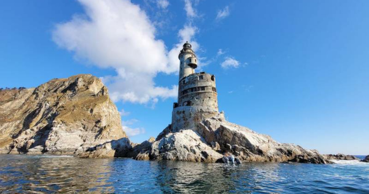 Маяк Анива — заброшенный маяк на скале, один из символов Сахалина 2 Как добраться до маяка Анива: маршрут и транспорт