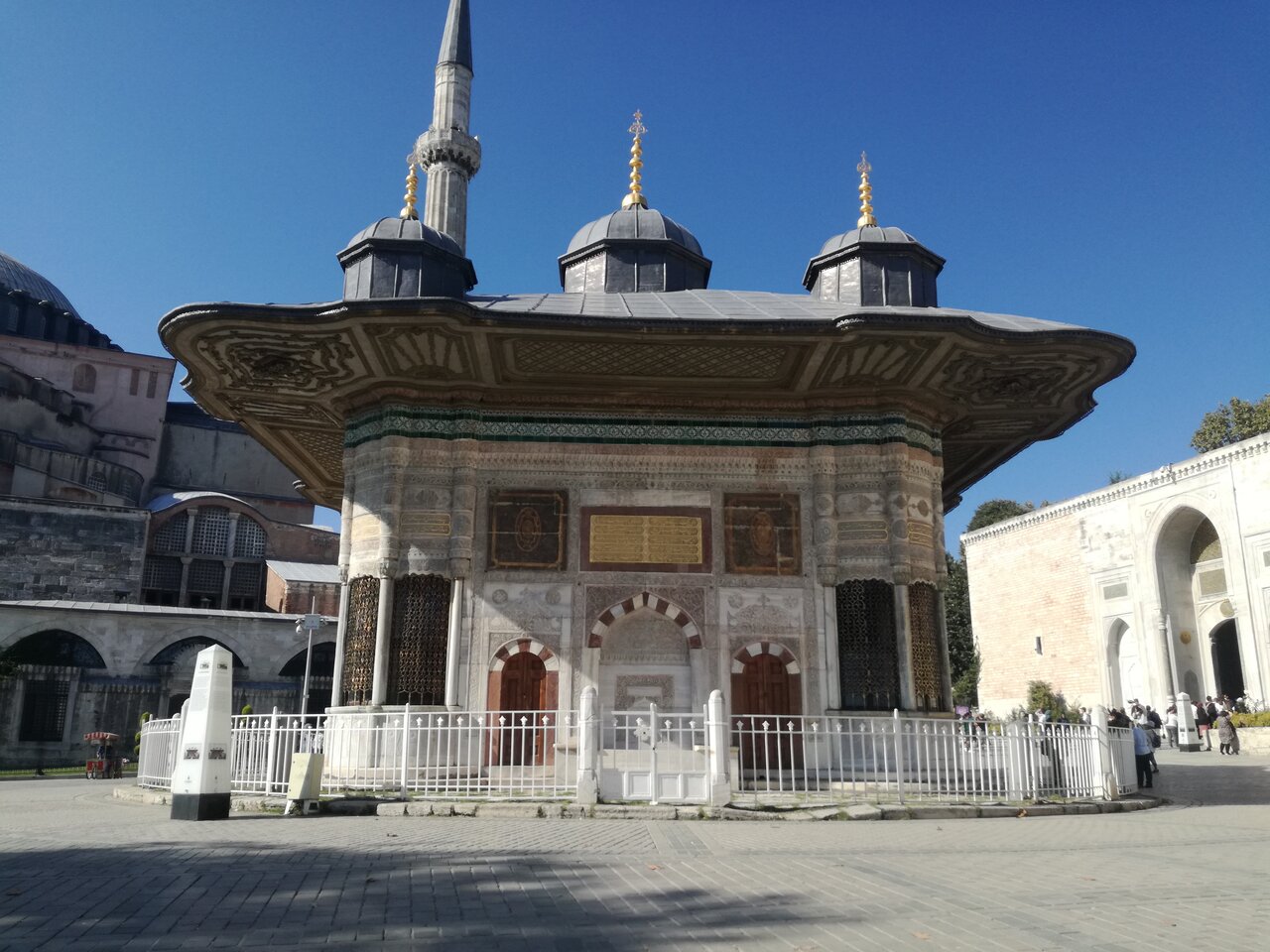 Фонтан Ахмеда III - османский стиль у Айя-Софии 2 Где находится фонтан и как до него добраться