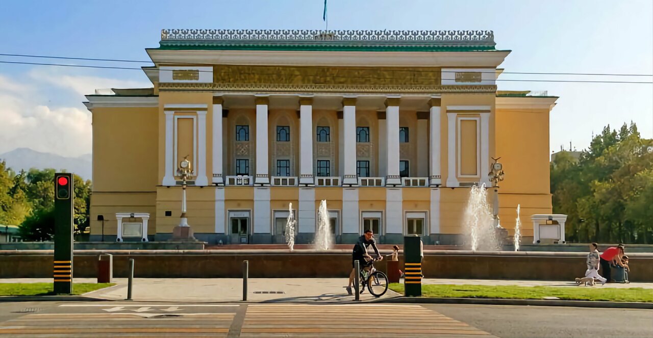 Театр оперы и балета имени Абая - культурное сердце города Театр оперы и балета имени Абая: культурное сердце города