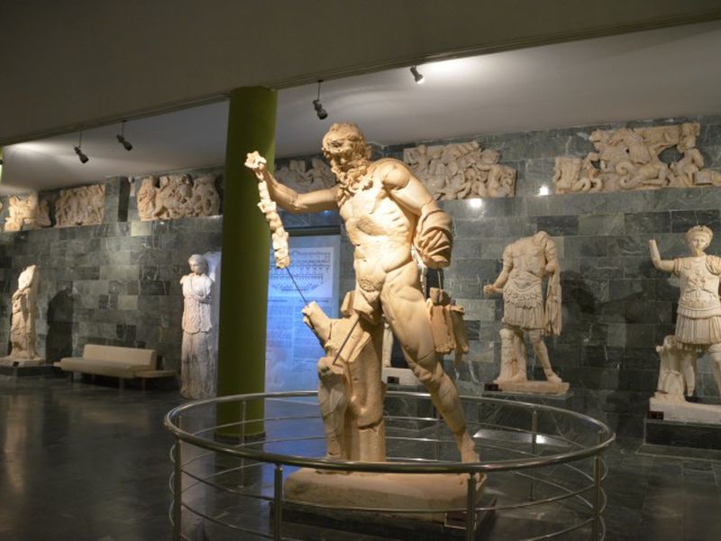 Археологический музей Стамбула - древности Востока 4 Стела Нерона