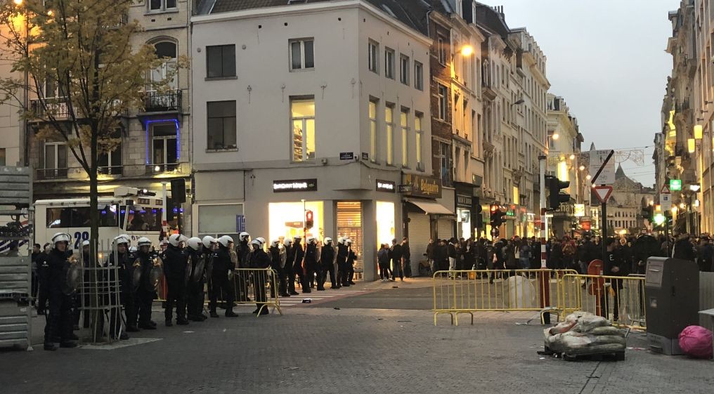 Le Soir — франкоязычная хроника Брюсселя, Бельгия 2 Политика и общественные вопросы