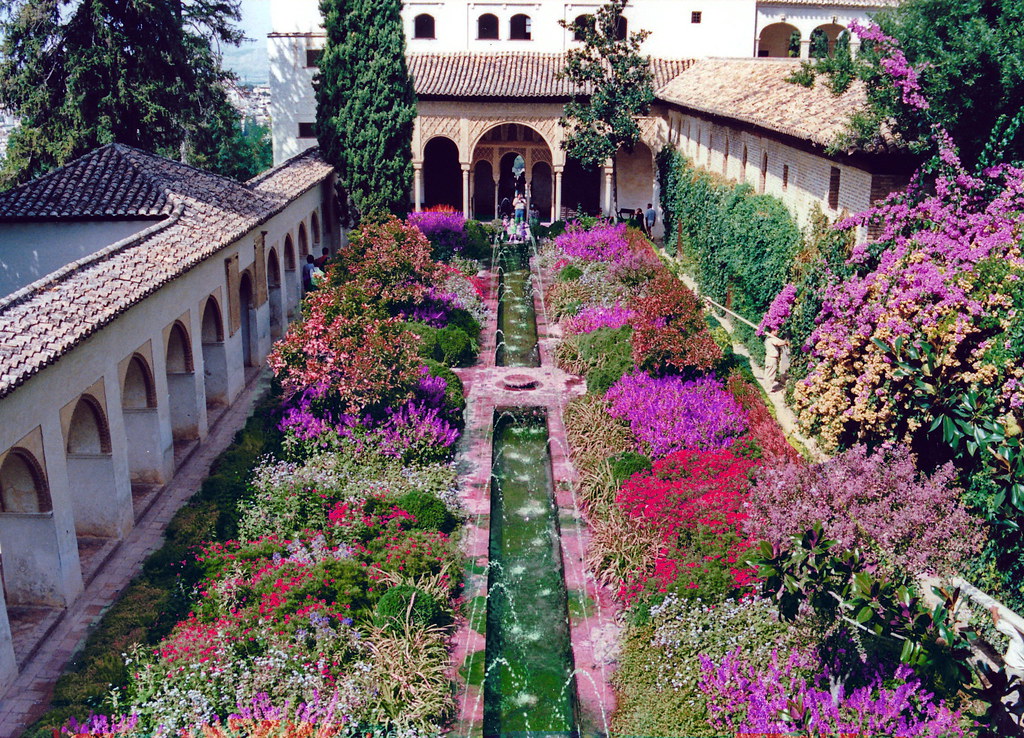 Уход за садами: традиции и современные практики