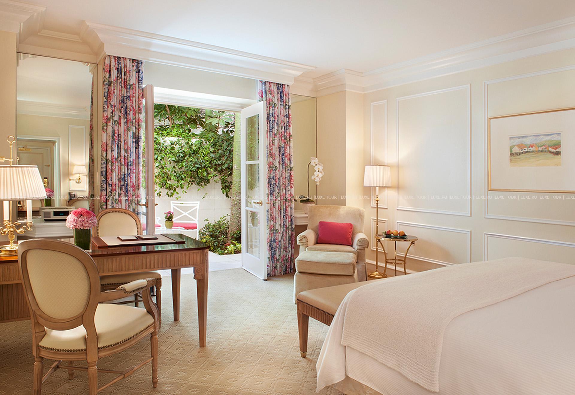 Сколько стоит ночь в The Peninsula Beverly Hills 4 Питание и minibar