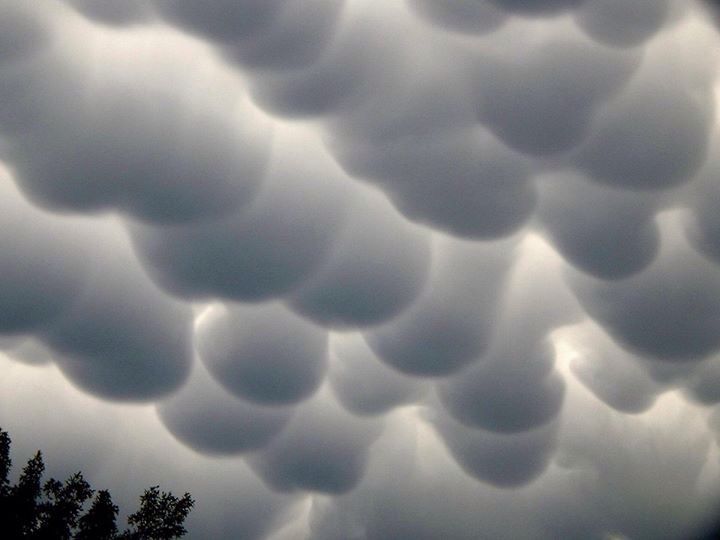 Погода с облаками мамматус как предвестники бури 5 Примеры ситуаций, когда облака мамматус появляются перед бурей