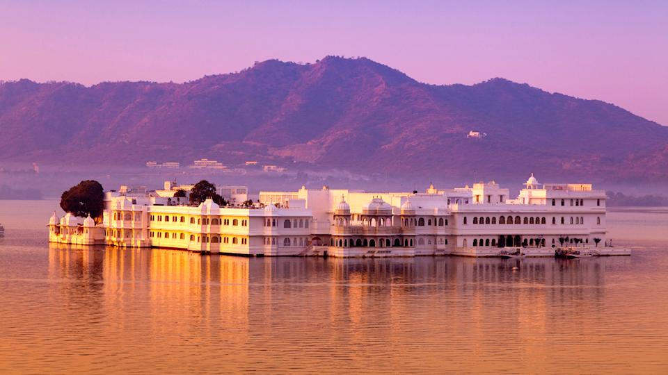 Taj Lake Palace — отель, плывущий по озеру Taj Lake Palace — отель, плывущий по озеру