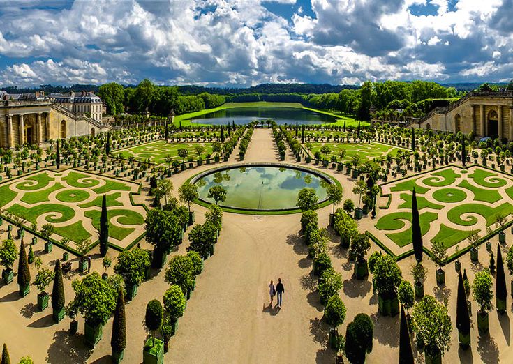 Культурные выставки и театральные постановки