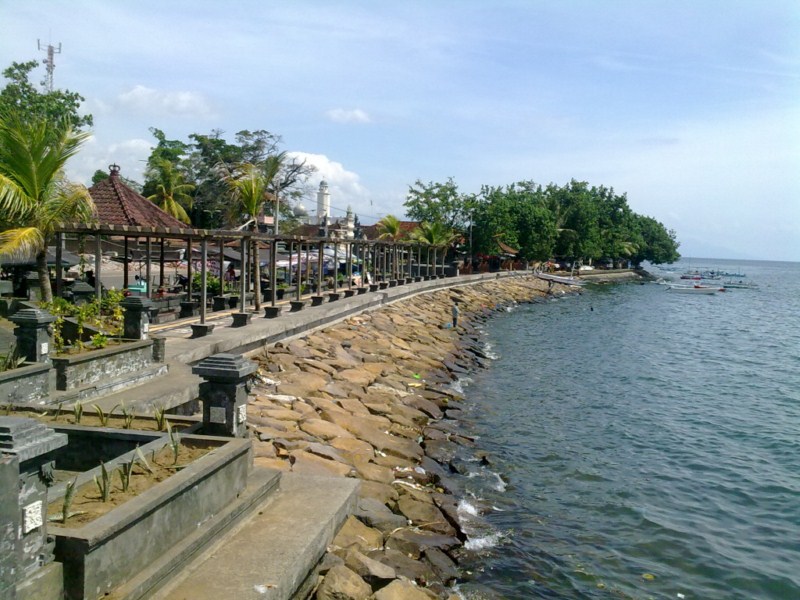 Спокойствие сада Сингараджа в Бали (Индонезия) Спокойствие сада Сингараджа в Бали (Индонезия)