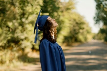 Мантия для выпускников с ярким стилем и идеальной посадкой 11 Мантия для выпускников с ярким стилем и идеальной посадкой