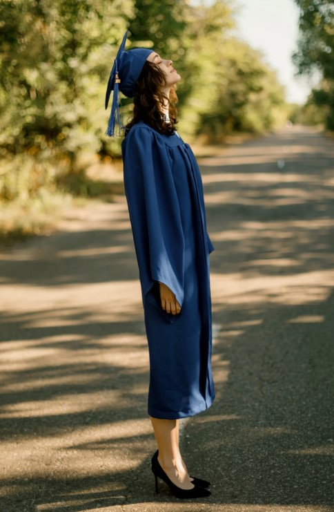 Мантия для выпускников с ярким стилем и идеальной посадкой 1 Мантия для выпускников с ярким стилем и идеальной посадкой