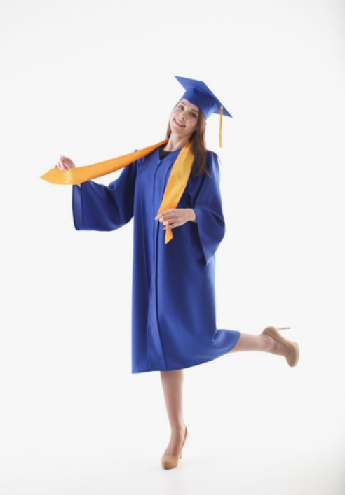 Мантия для выпускников с ярким стилем и идеальной посадкой Мантия для выпускников с ярким стилем и идеальной посадкой