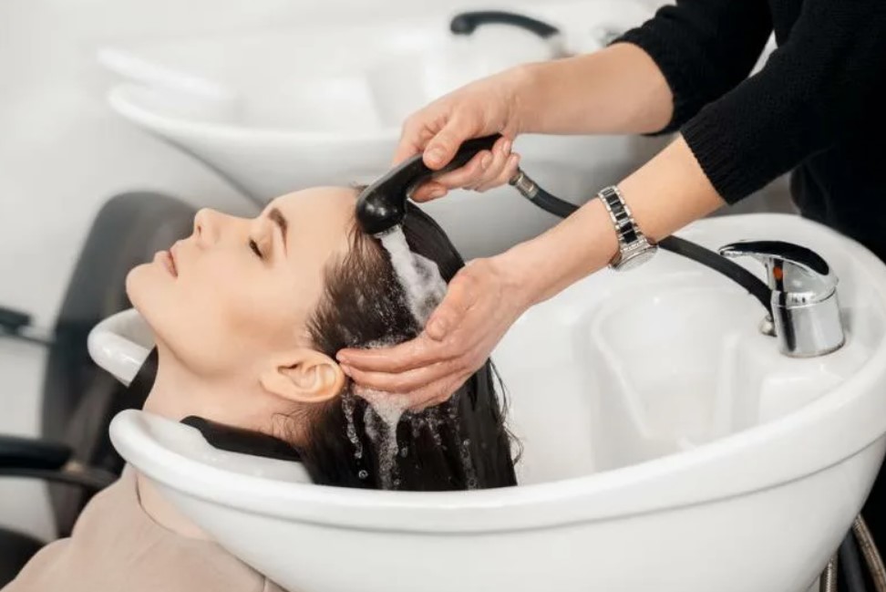 Профессиональные шампуни - как выбрать и чем отличаются от обычных средств Профессиональные шампуни - как выбрать и чем отличаются от обычных средств